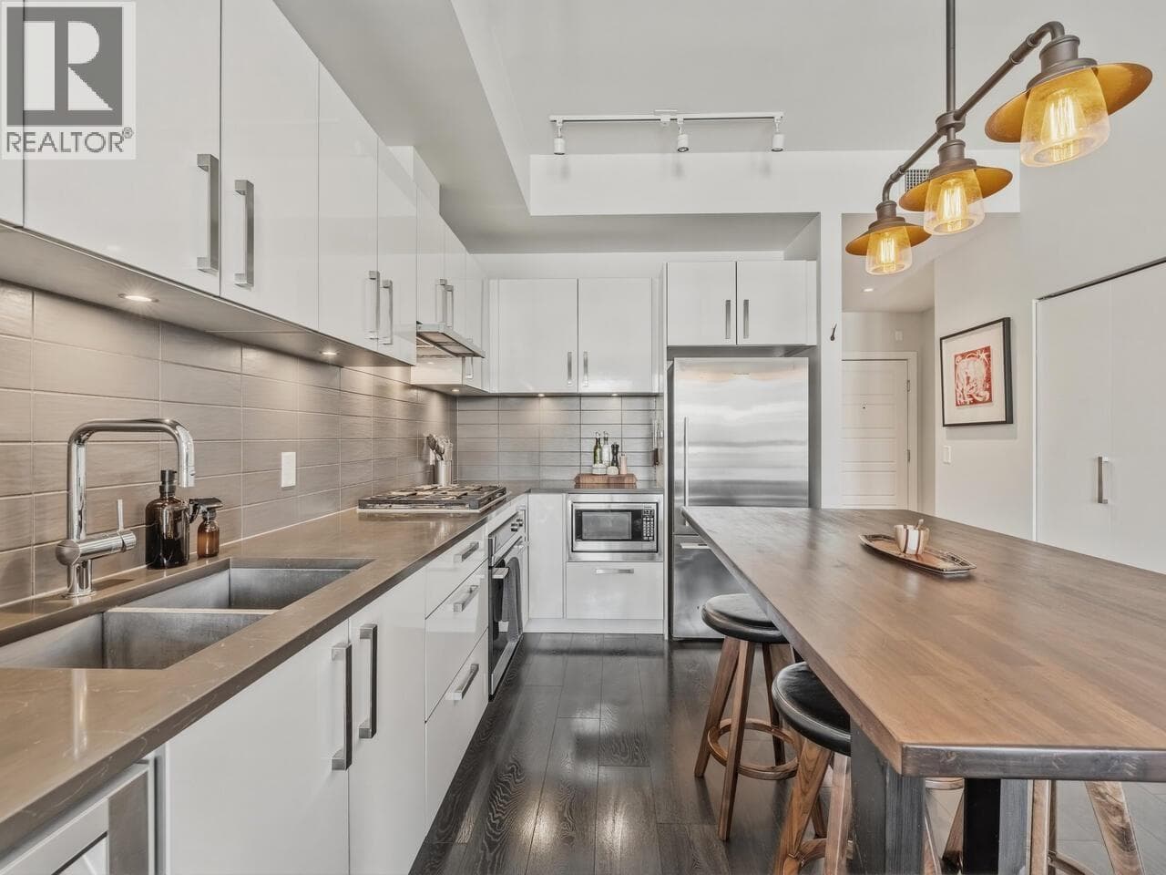 408 105 W 2ND STREET — photo 3