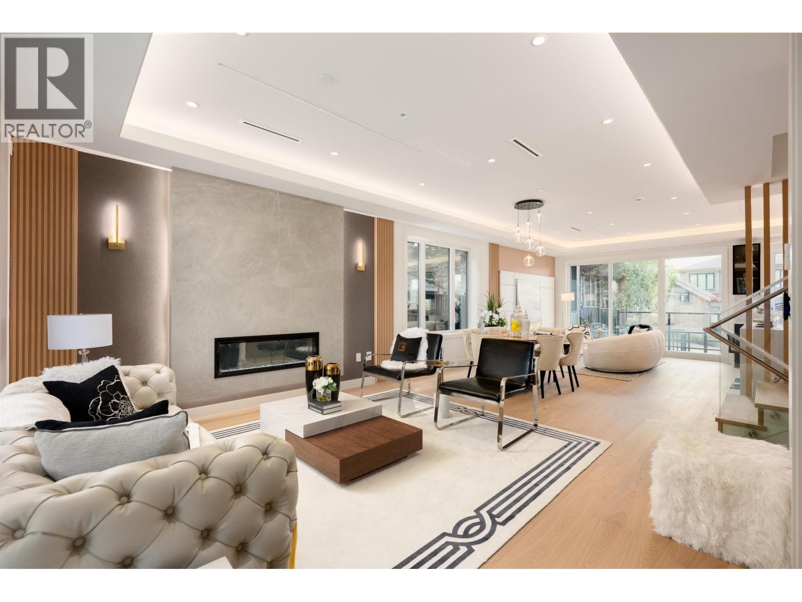 2020 NANTON AVENUE — photo 2