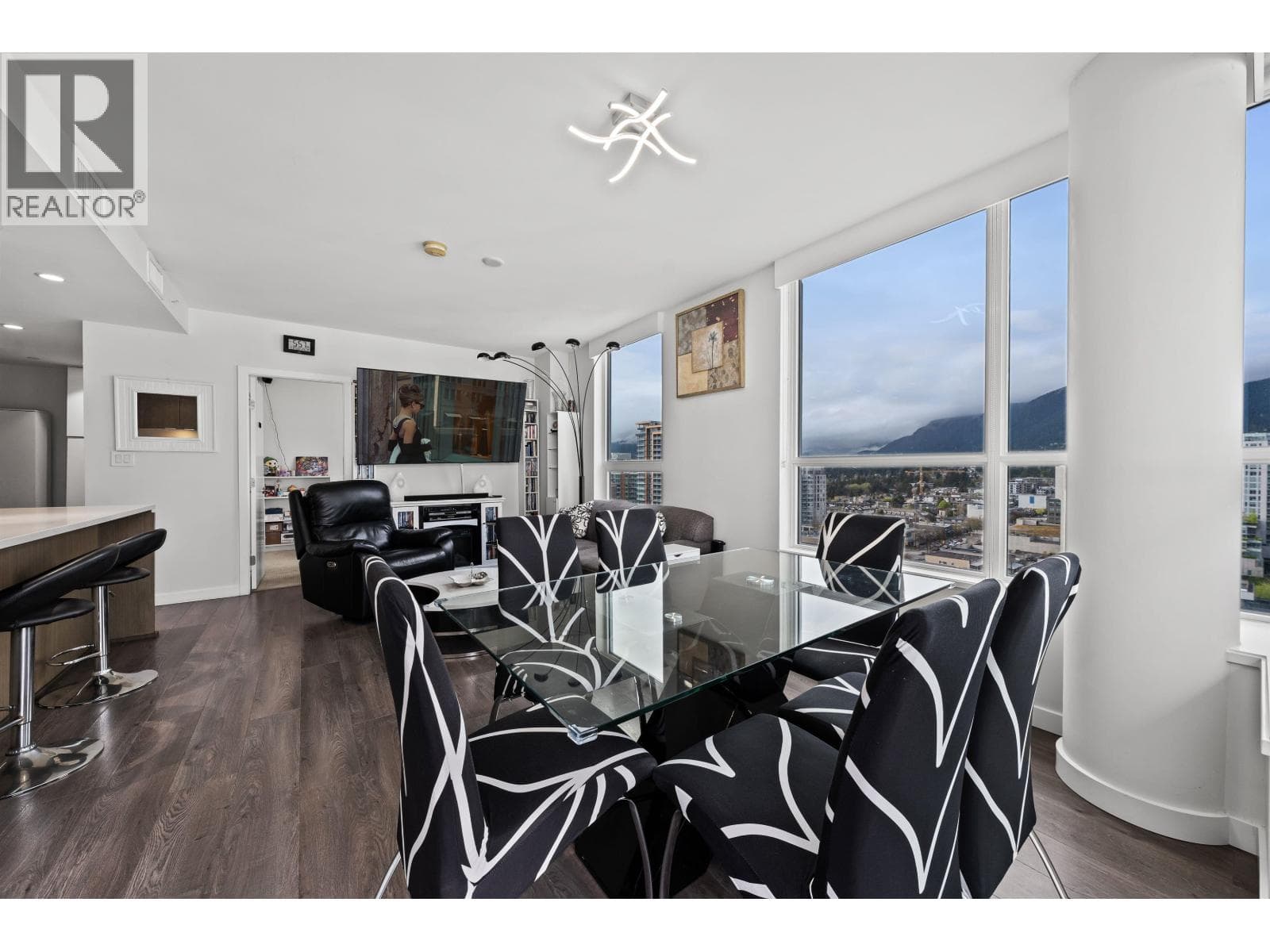 1509 125 E 14TH STREET — photo 3