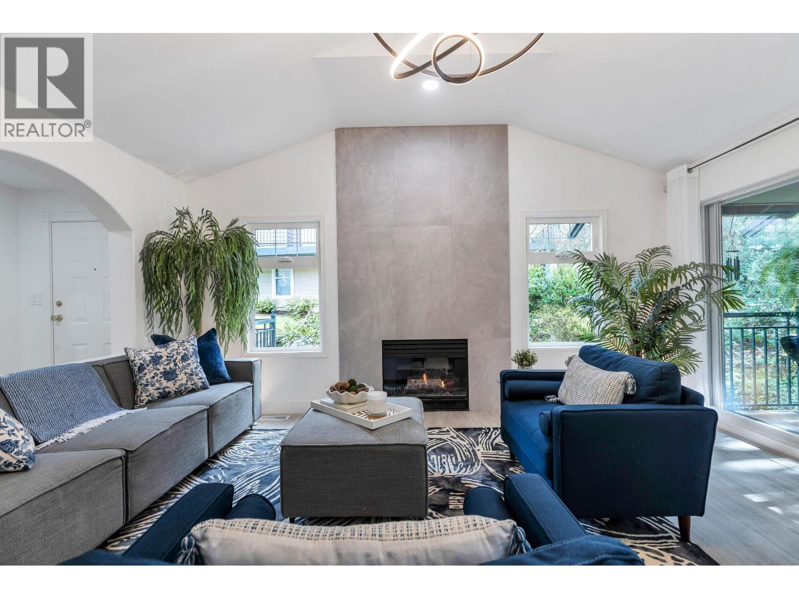 1102 STRATHAVEN DRIVE — photo 2