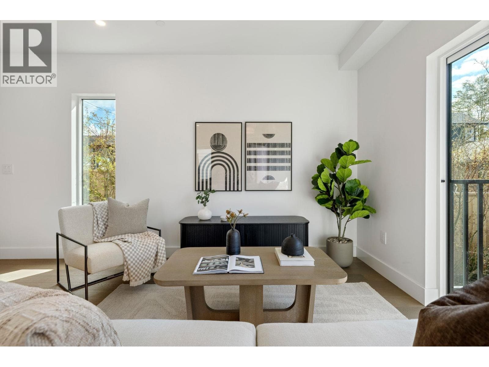 1 328 W 14TH STREET — photo 2