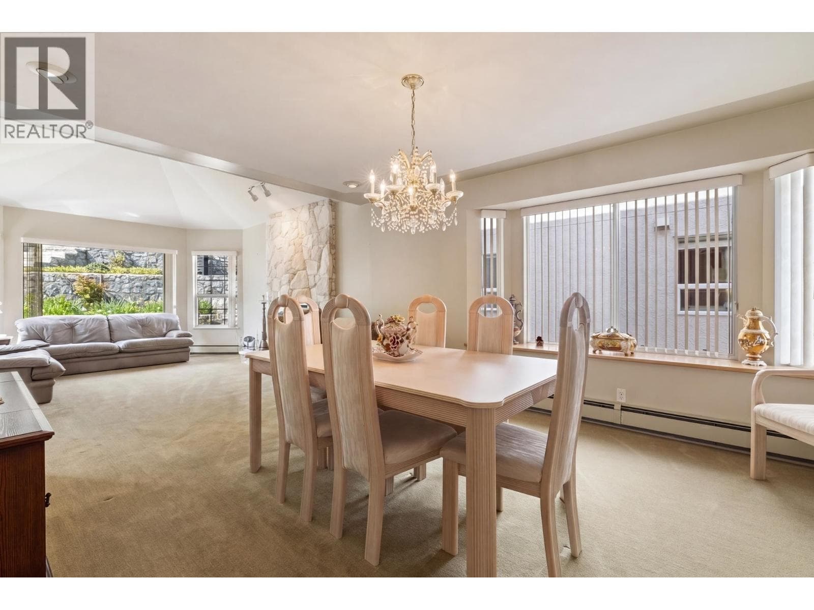 547 TEMPE CRESCENT — photo 3