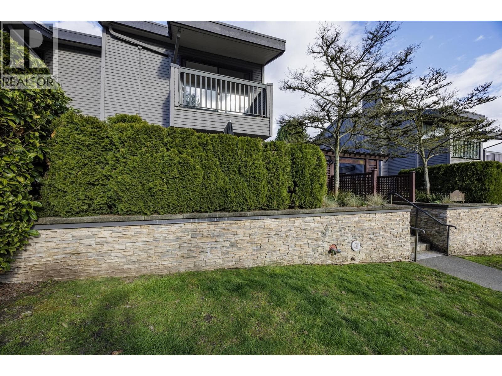 3132 LONSDALE AVENUE — main photo