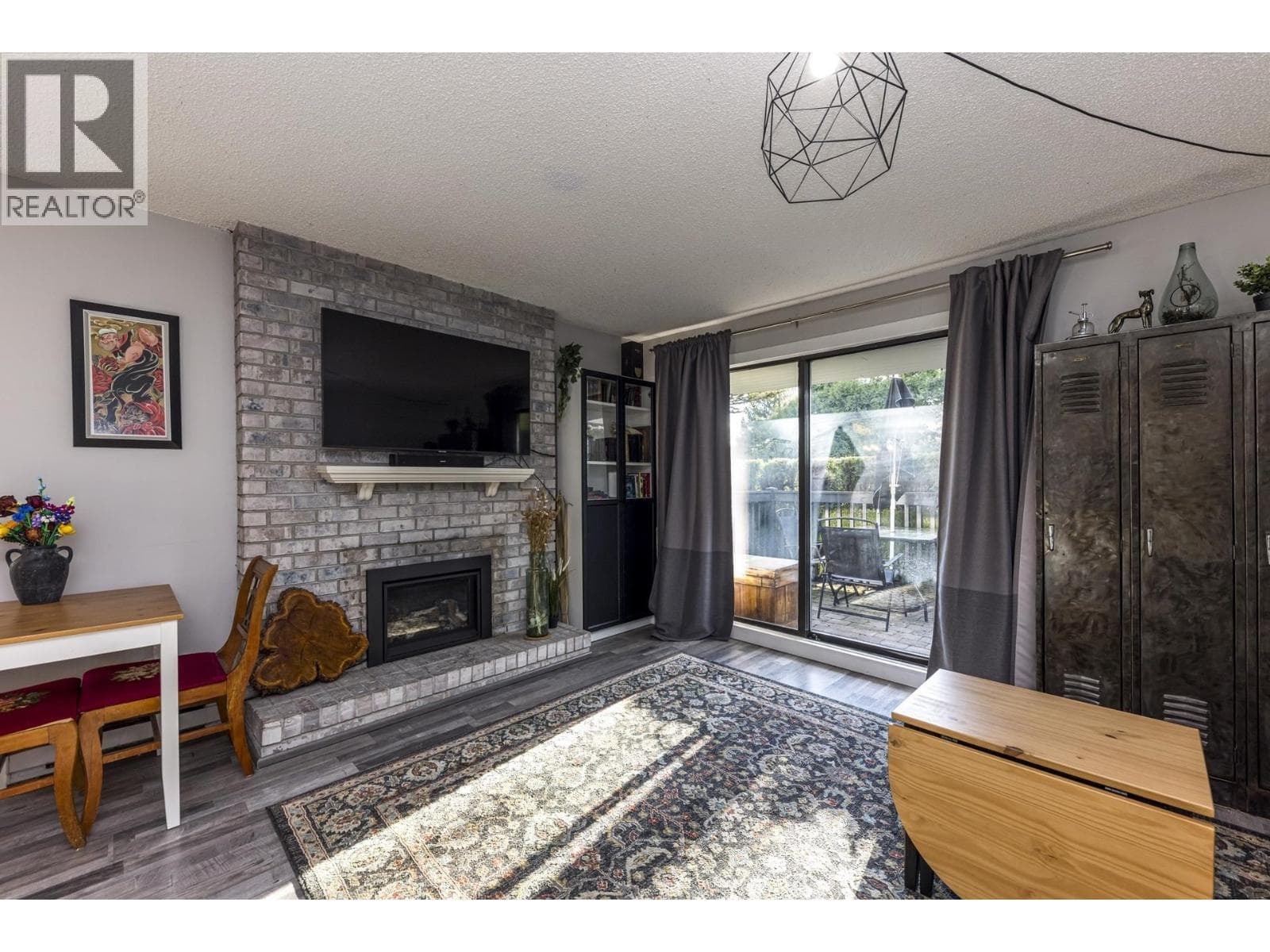 3132 LONSDALE AVENUE — photo 3