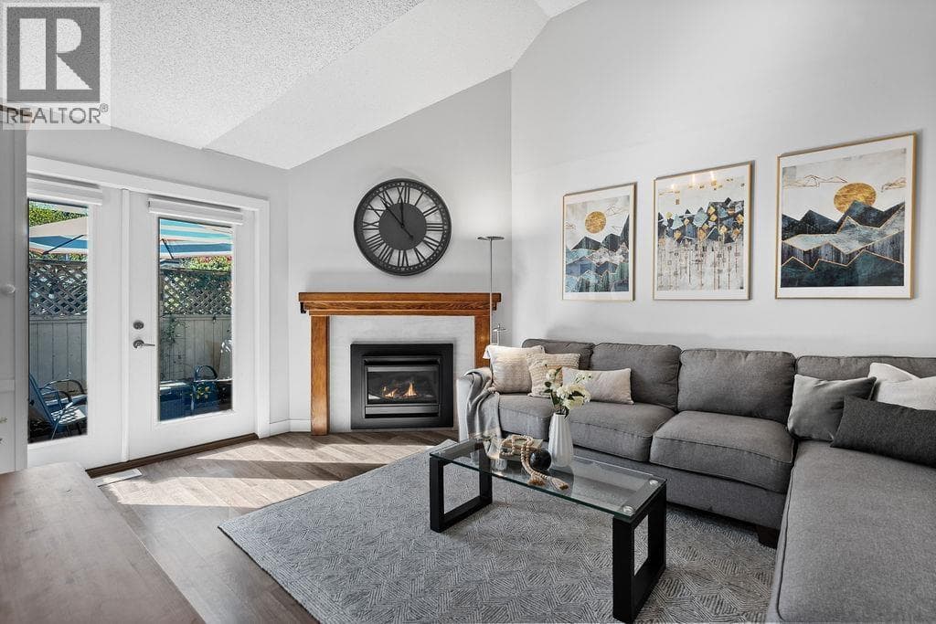 26 230 W 15TH STREET — photo 3