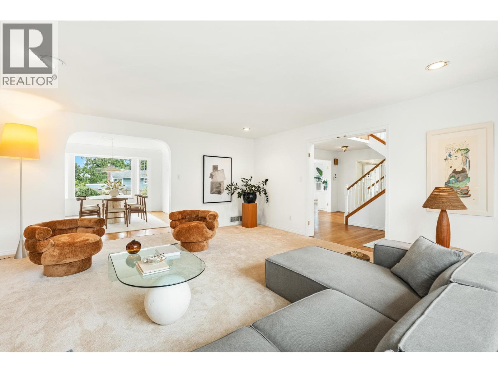 2372 KINGS AVENUE — photo 3