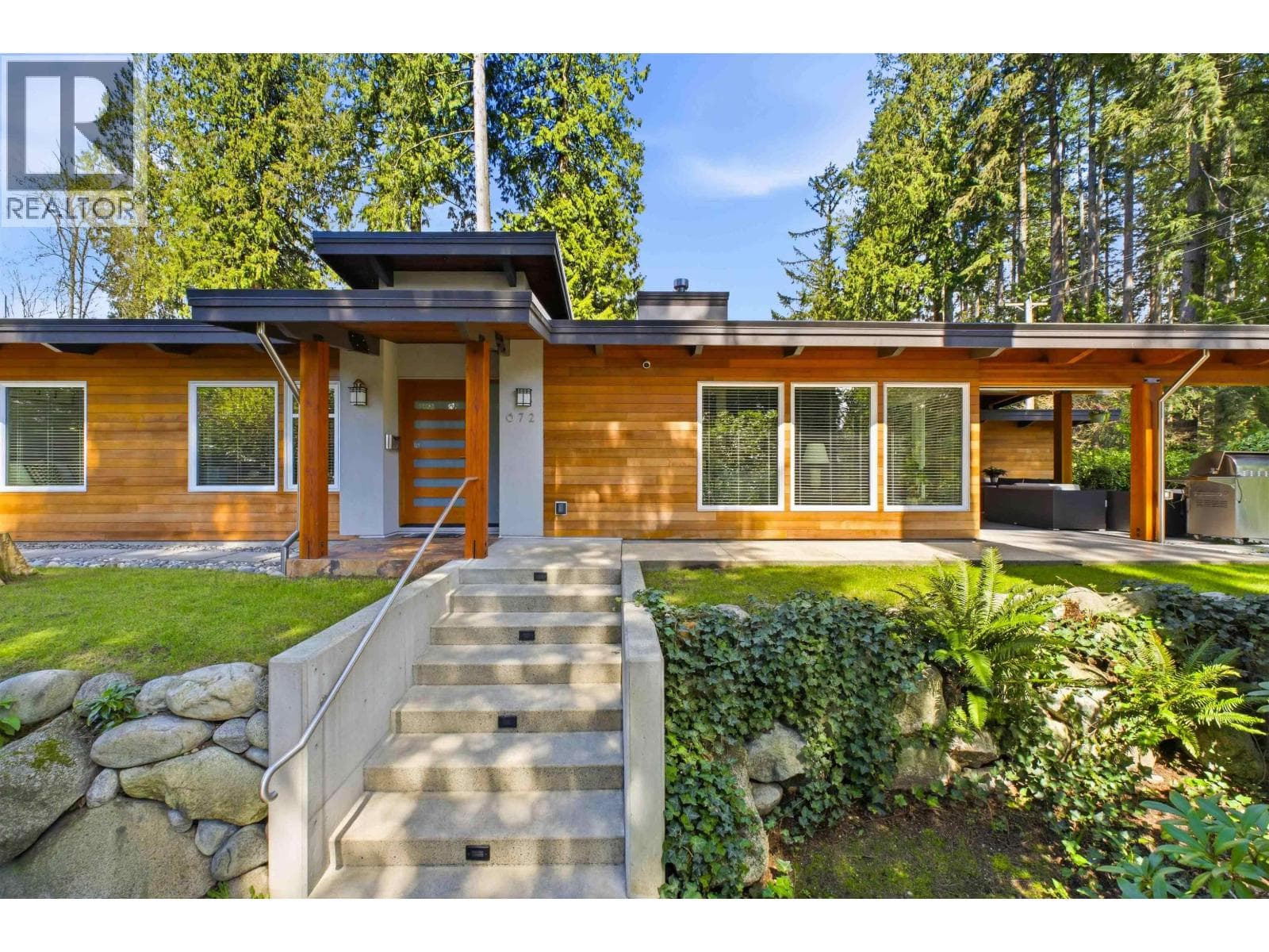 672 E ST JAMES ROAD — main photo