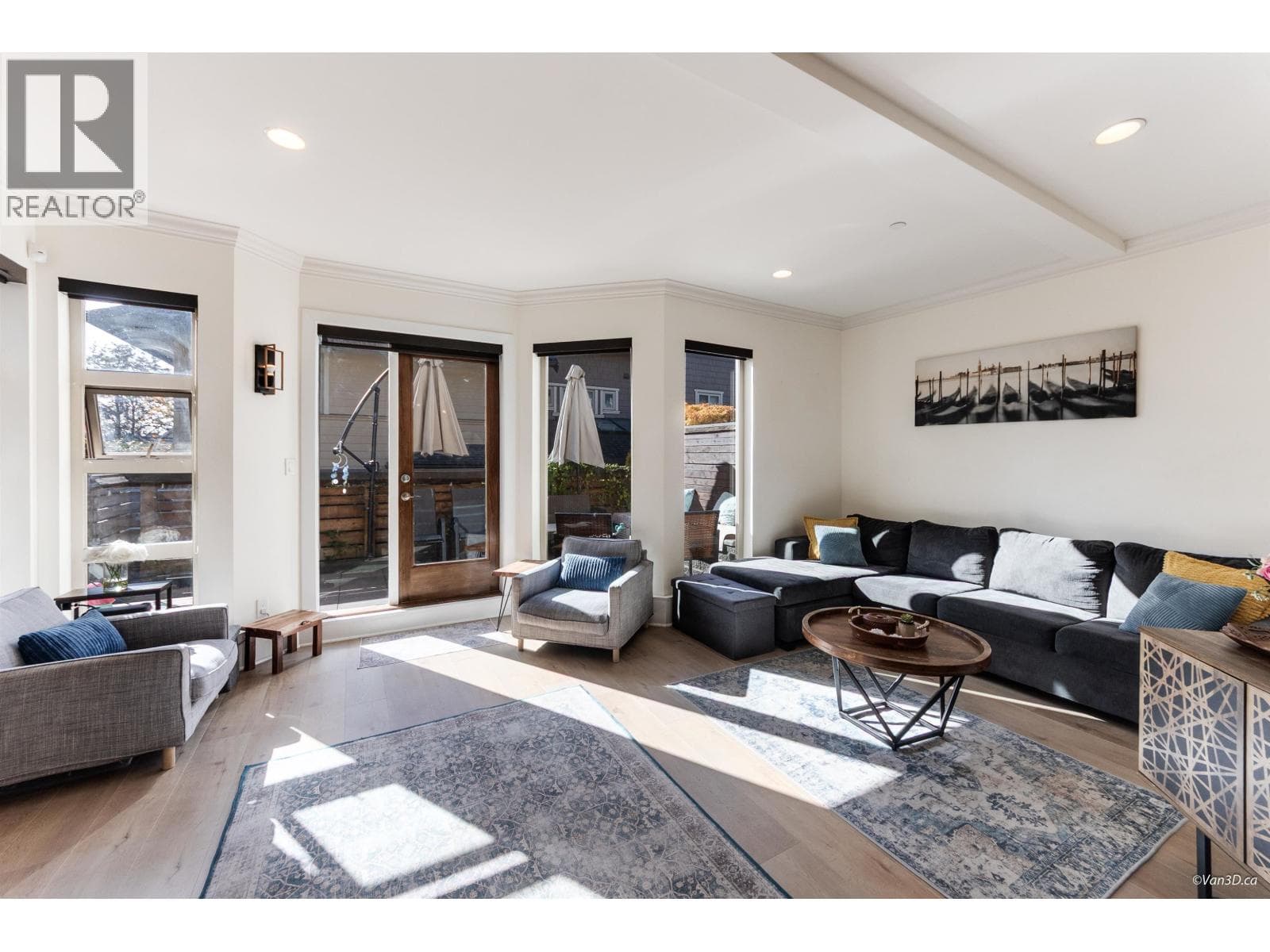 9 215 E 4TH STREET — photo 3