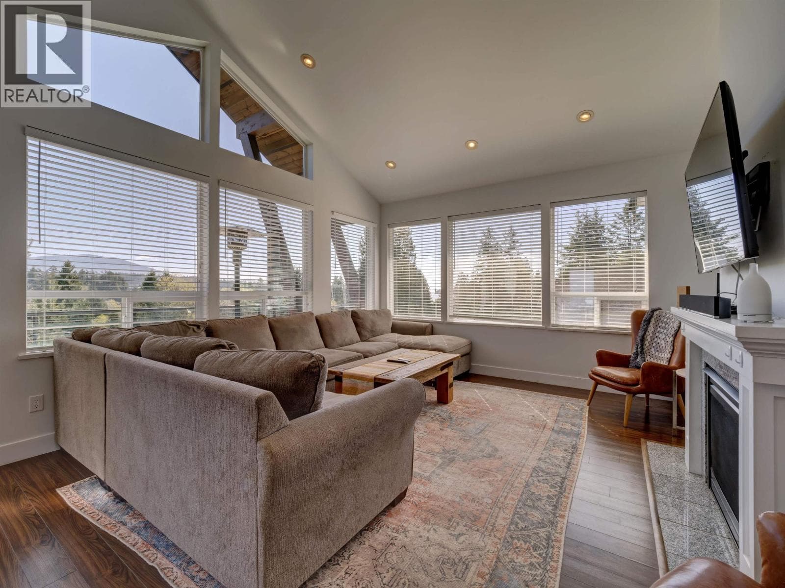 825 BAYVIEW HEIGHTS ROAD — main photo