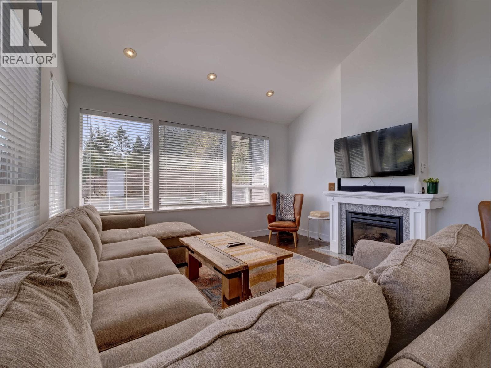 825 BAYVIEW HEIGHTS ROAD — photo 2