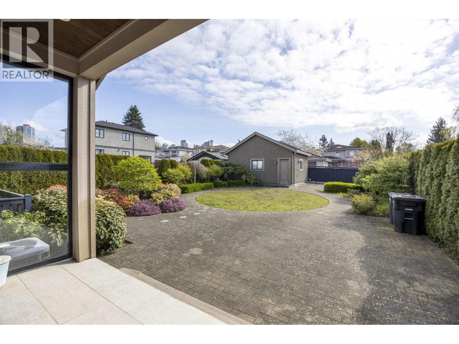 7320 DOW AVENUE — photo 2