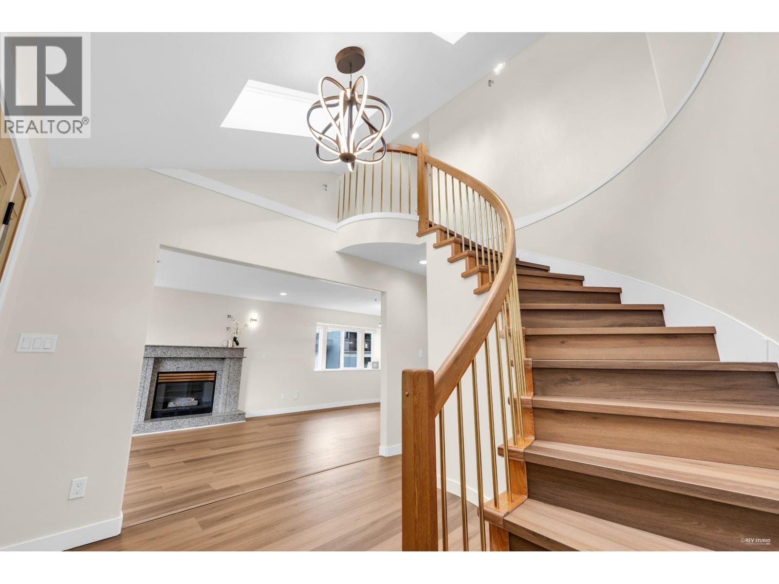 719 E 27TH AVENUE — main photo