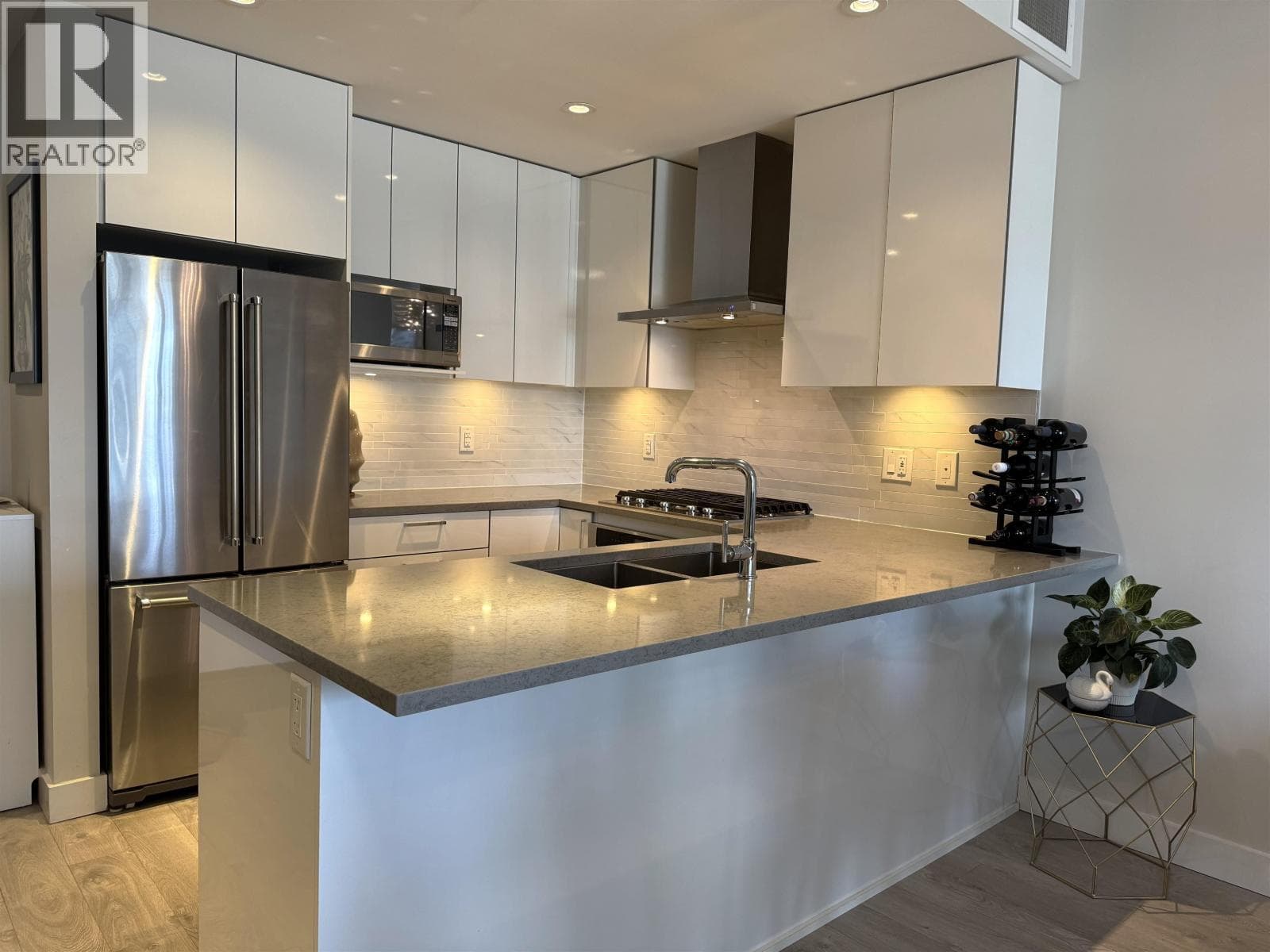 401 1788 GILMORE AVENUE — photo 3