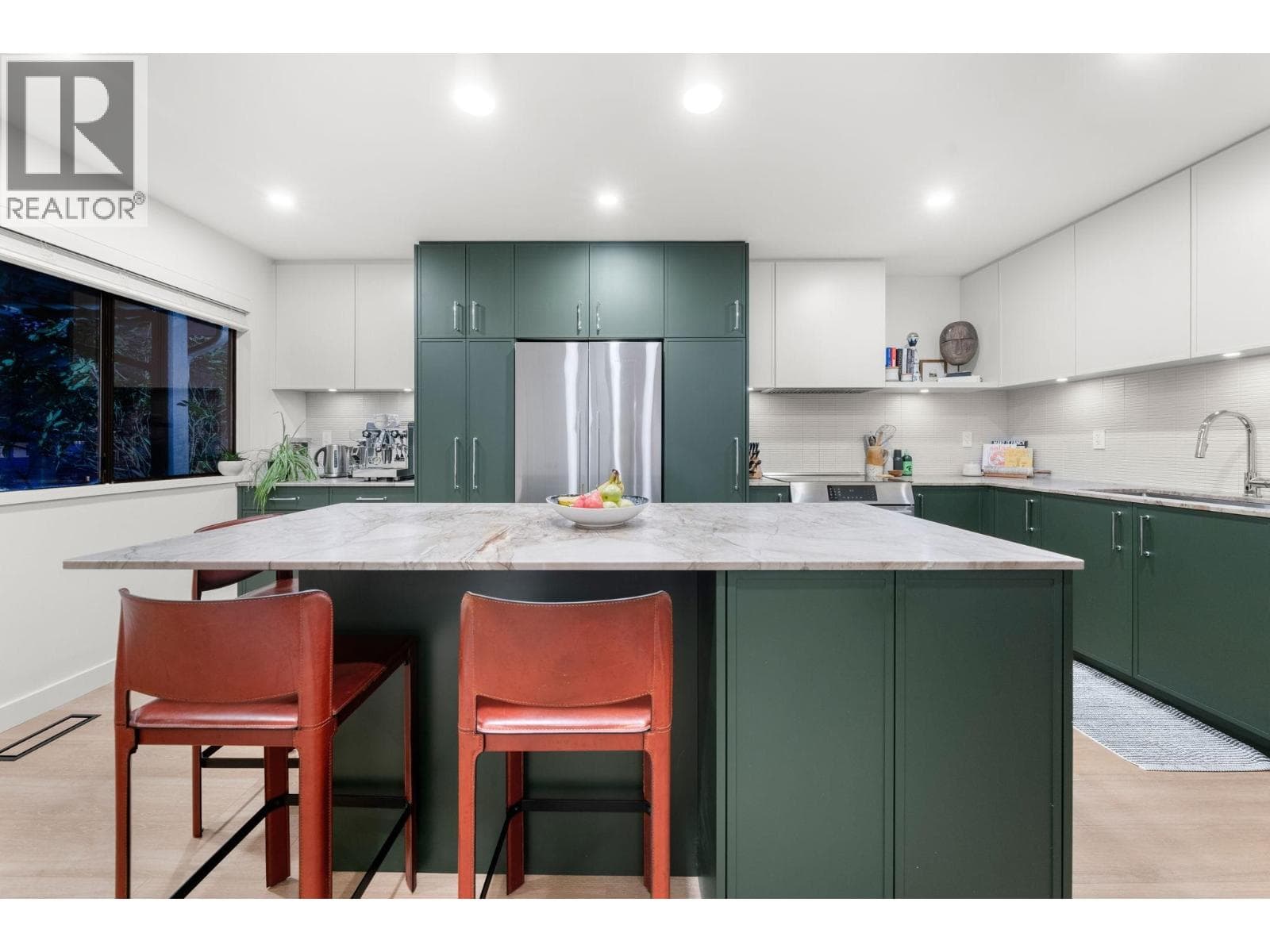 34 1910 CEDAR VILLAGE CRESCENT — main photo