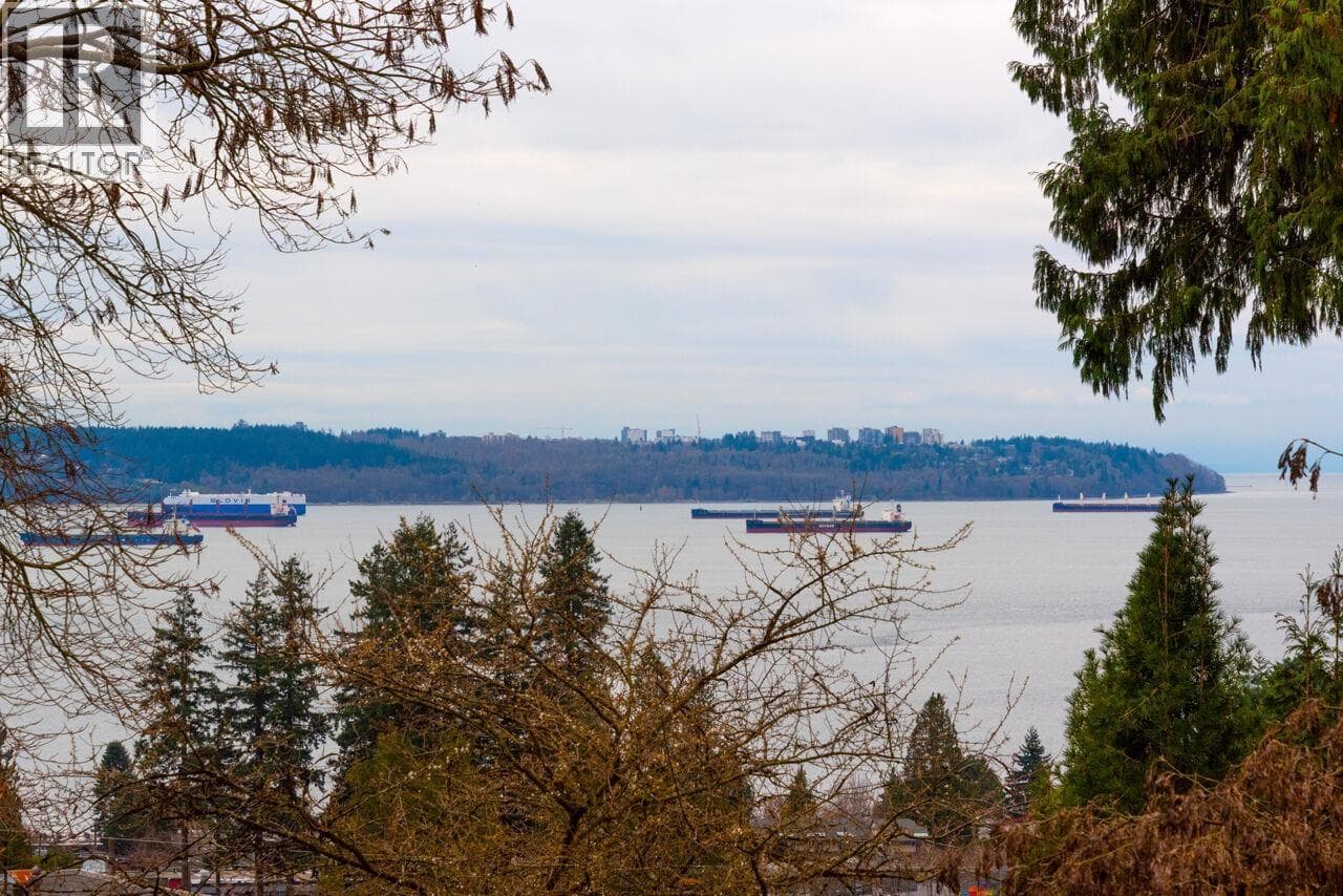 2338 OTTAWA AVENUE — photo 2