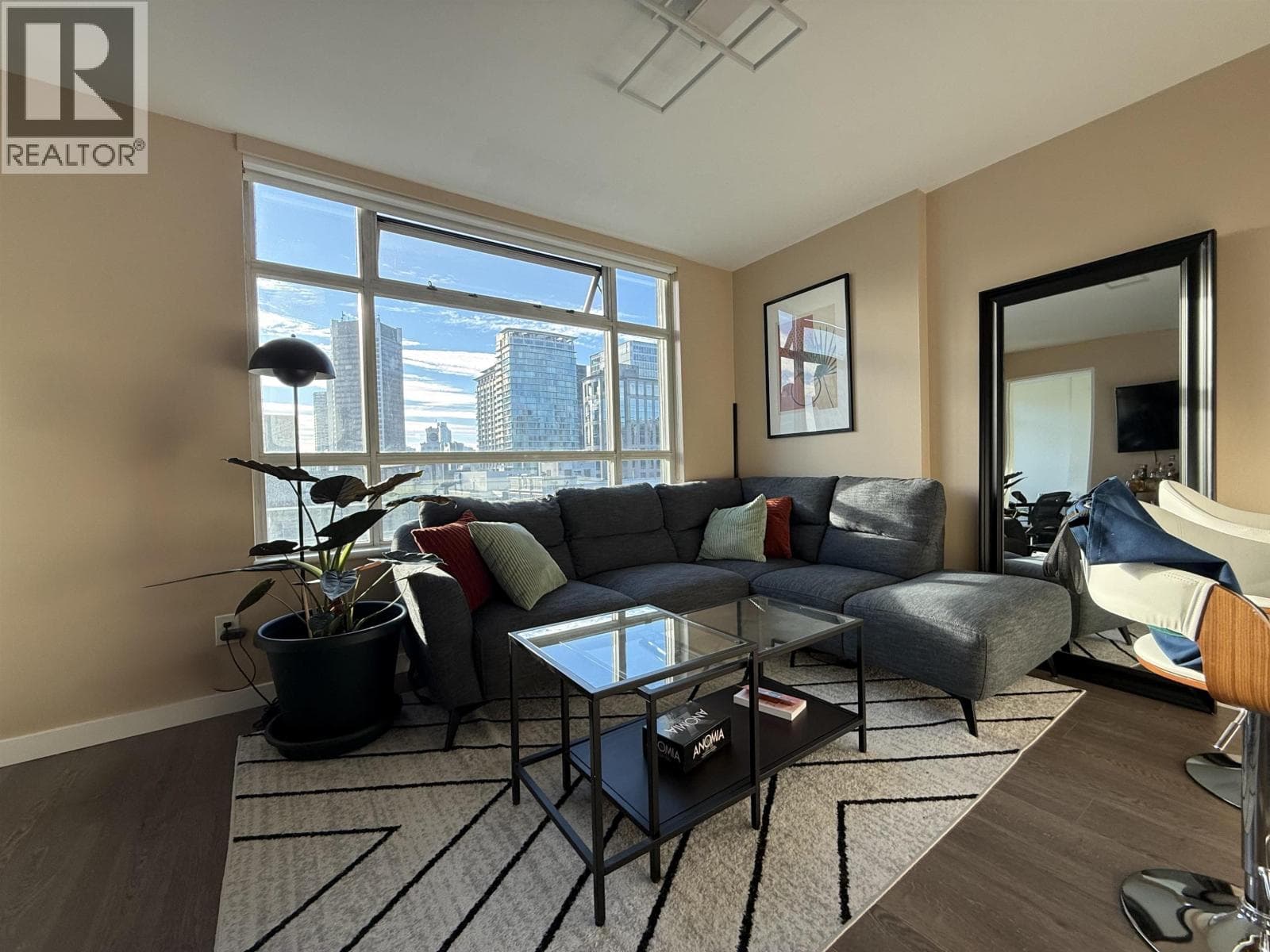 1701 438 SEYMOUR STREET — main photo