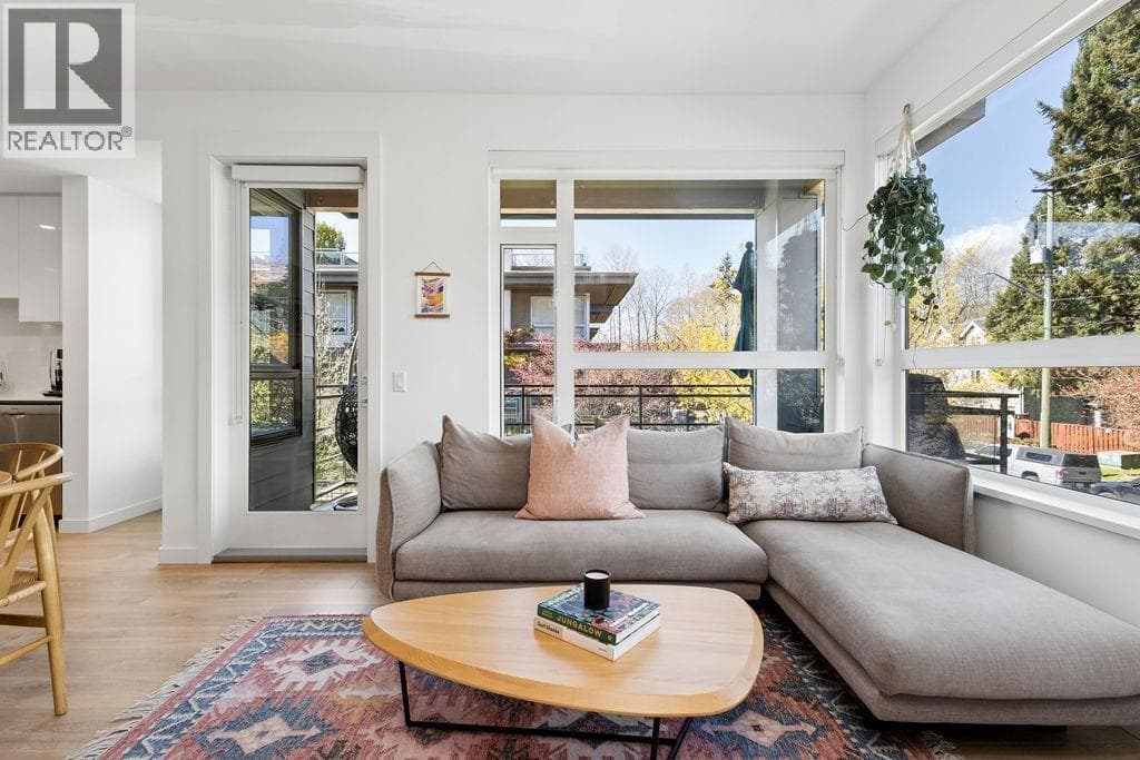 107 715 W 15TH STREET — photo 2