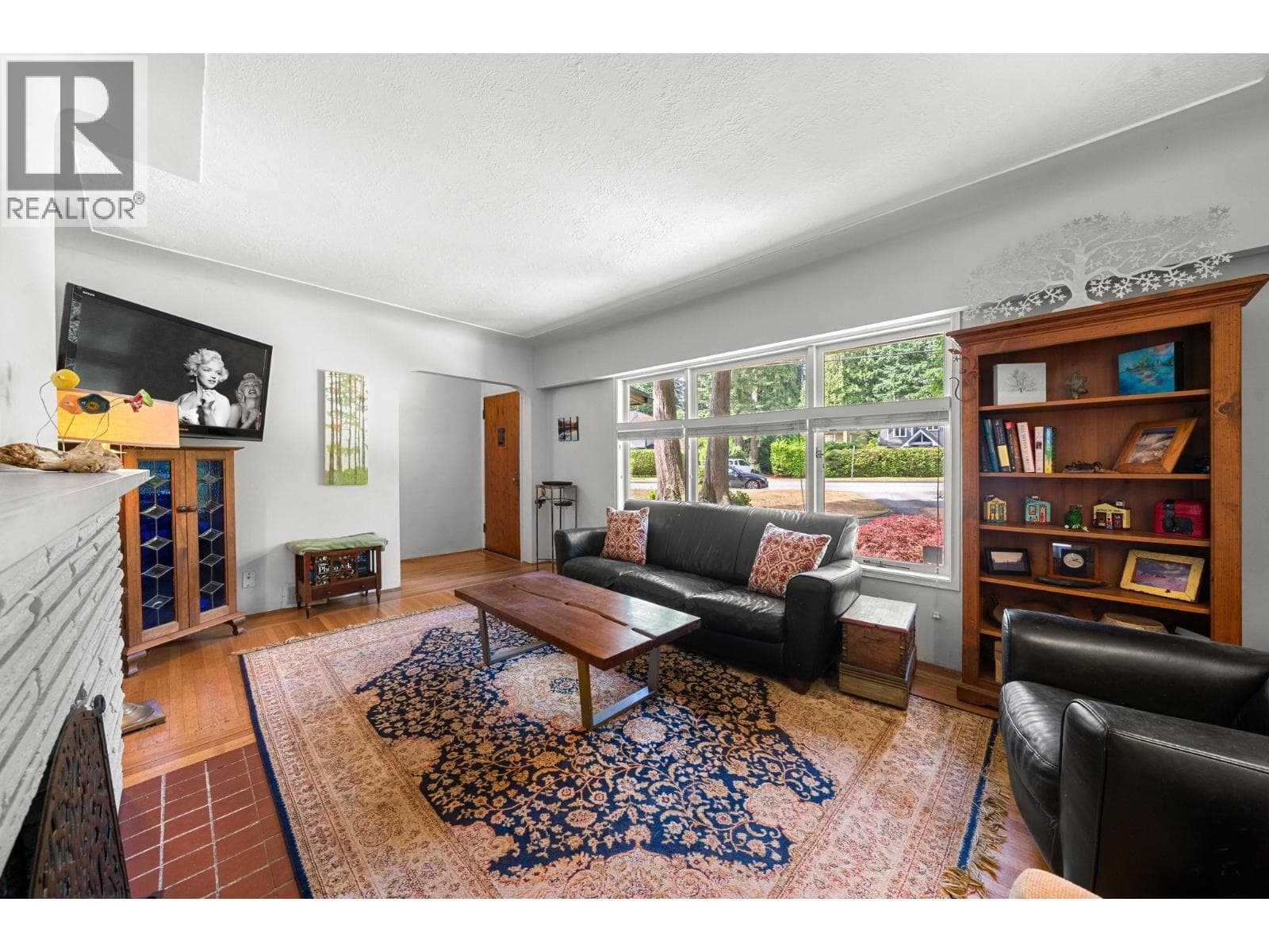 2010 MACKAY AVENUE — photo 2