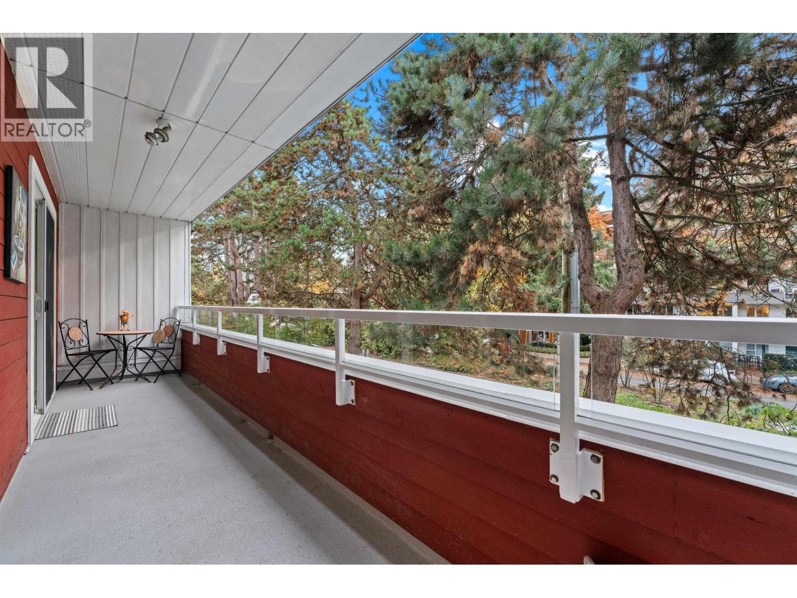 206 250 W 1ST STREET — photo 2