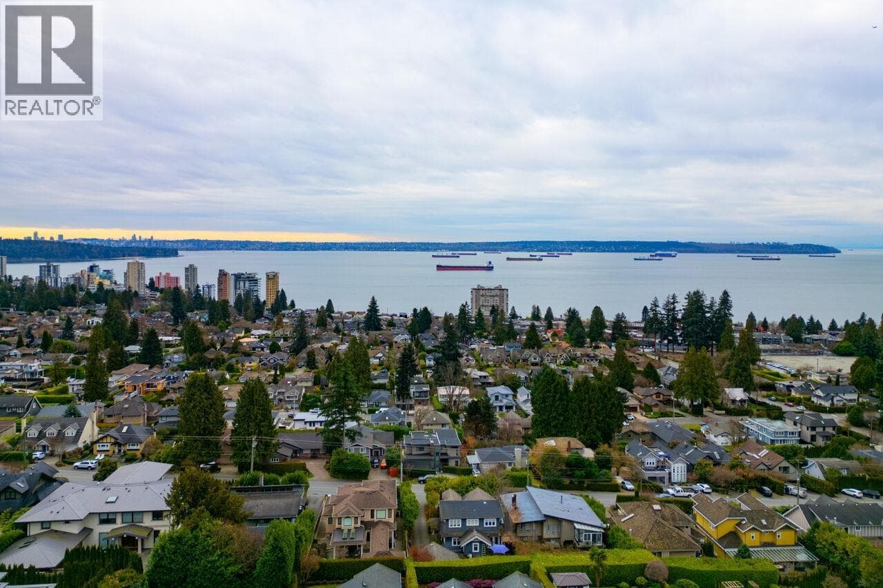 2338 OTTAWA AVENUE — main photo