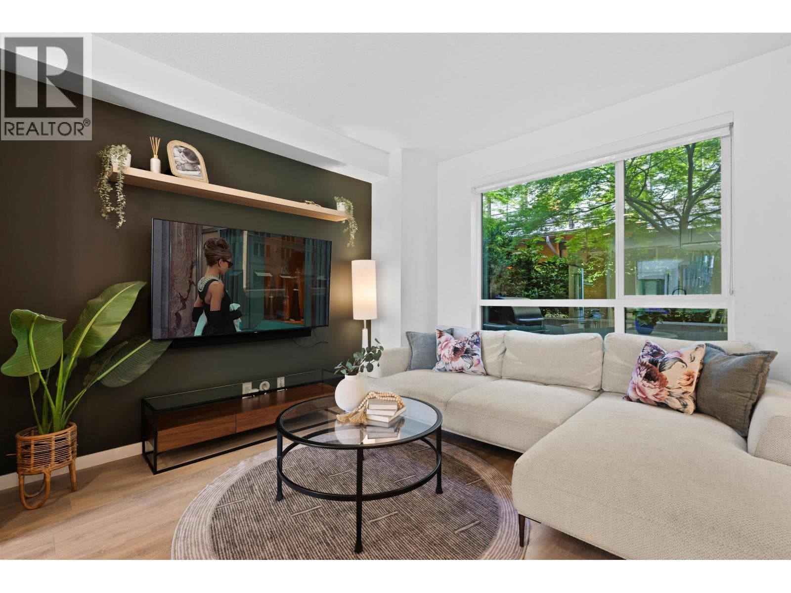 23 533 E 3RD STREET — photo 2