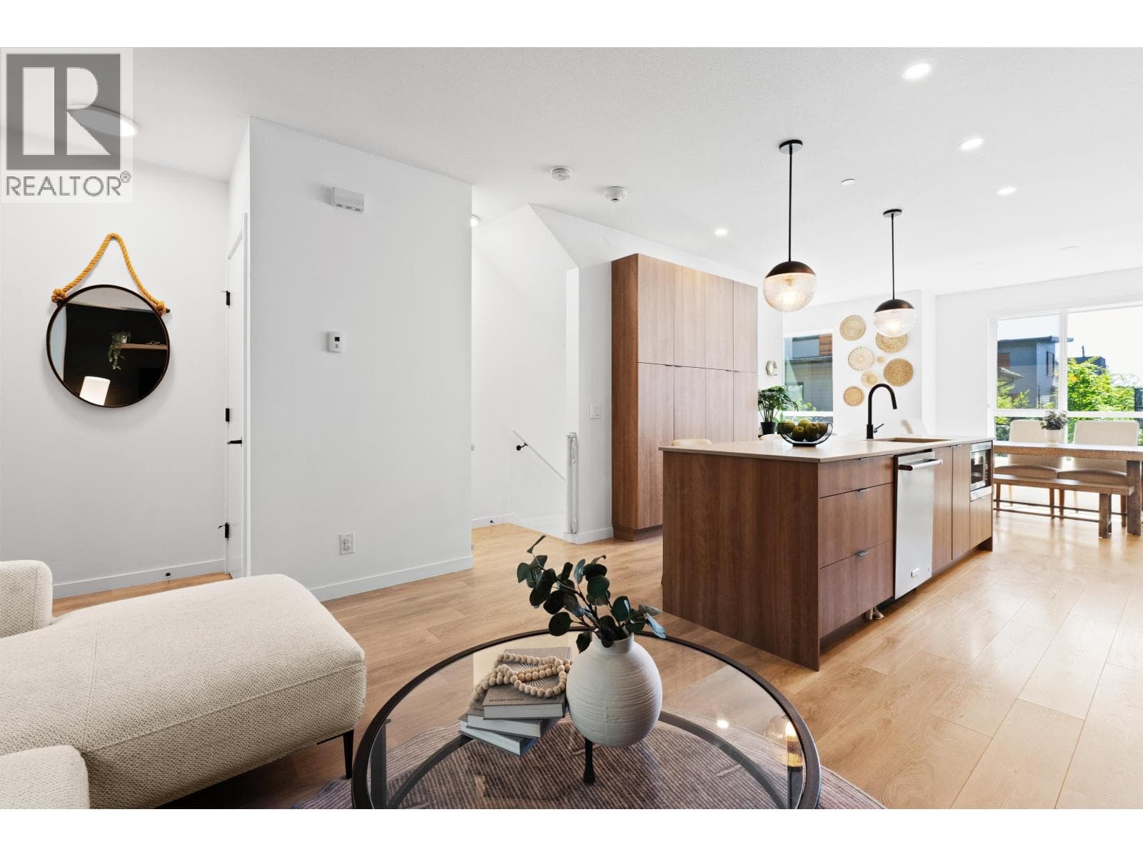 23 533 E 3RD STREET — photo 3