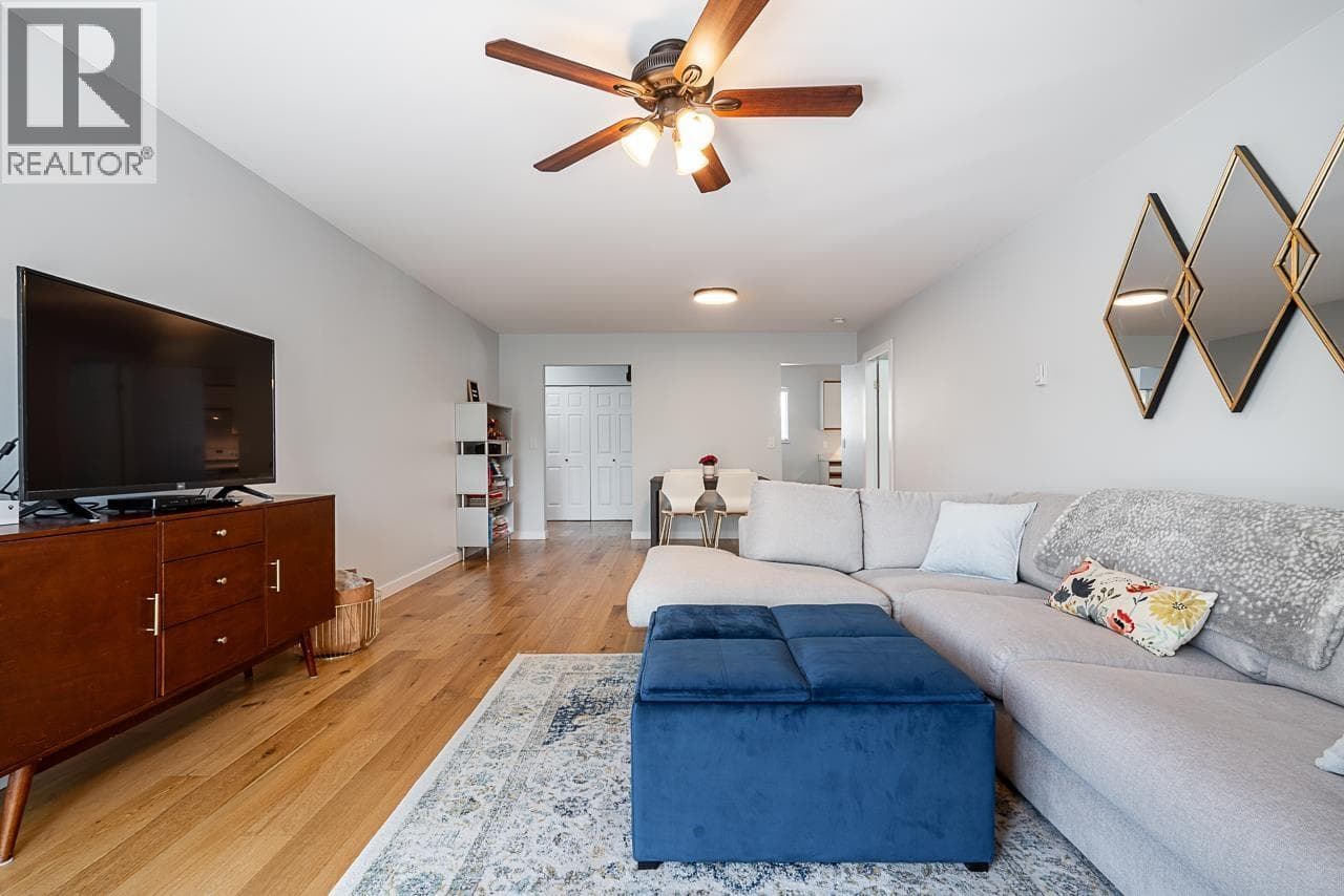 836 ROCHE POINT DRIVE — photo 3