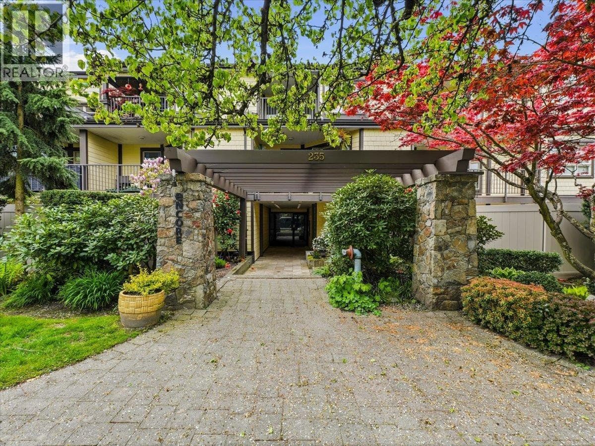 102 235 W 4TH STREET — main photo