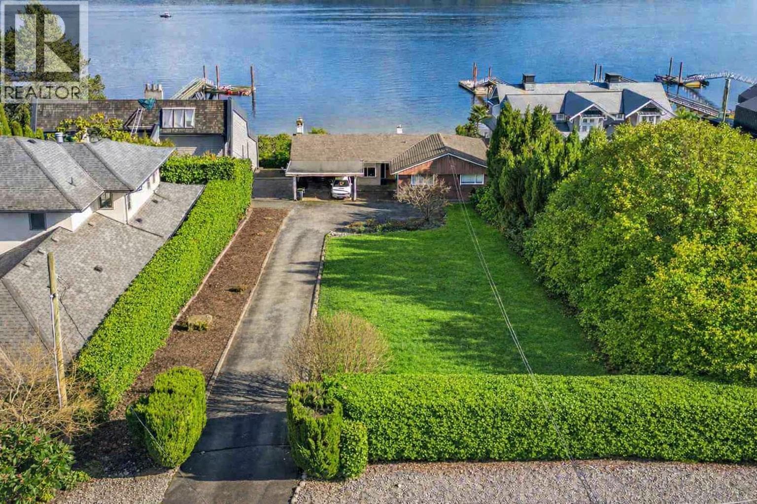 450 BEACHVIEW DRIVE — main photo