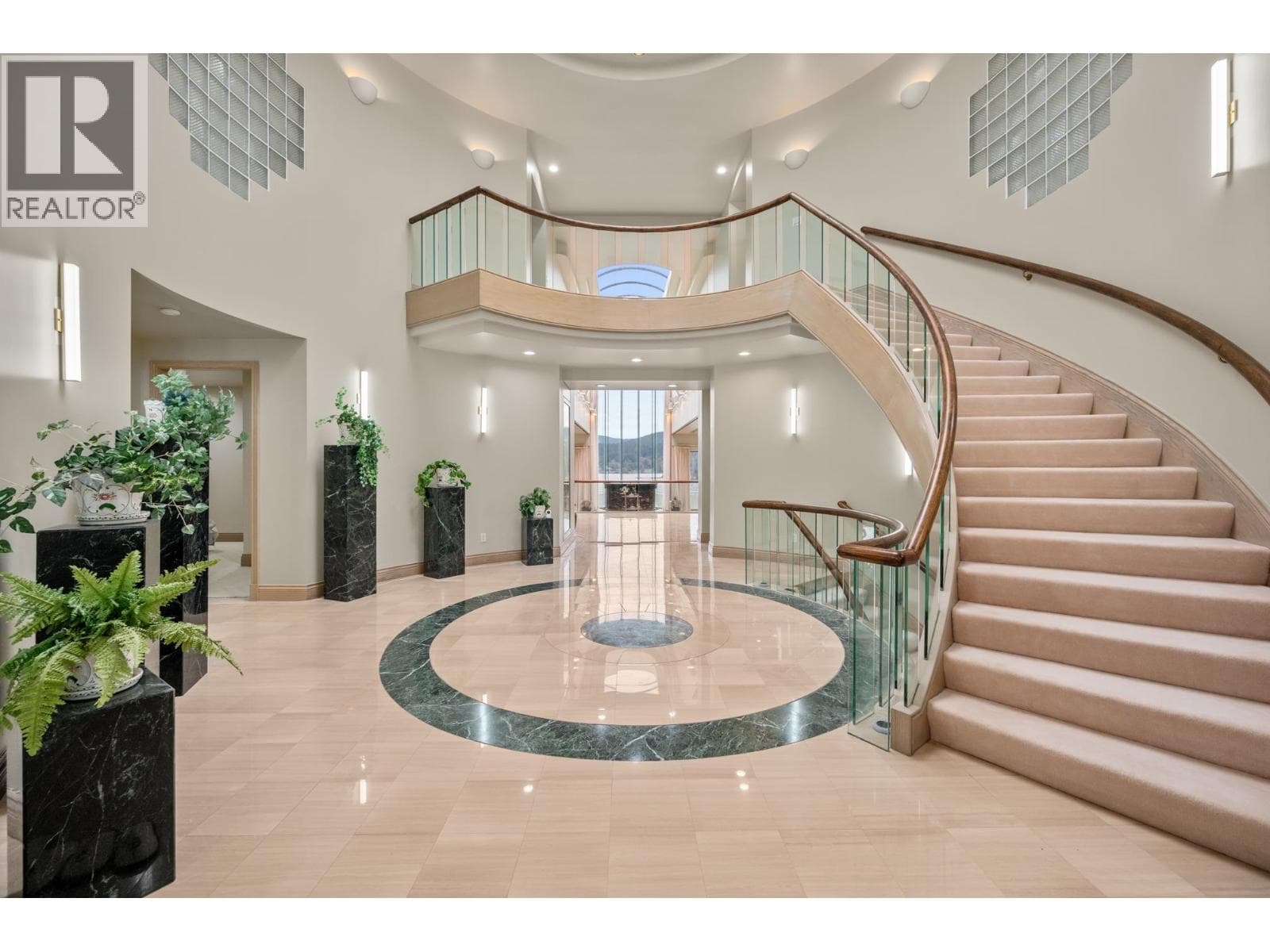 828 BEACHVIEW DRIVE — photo 3