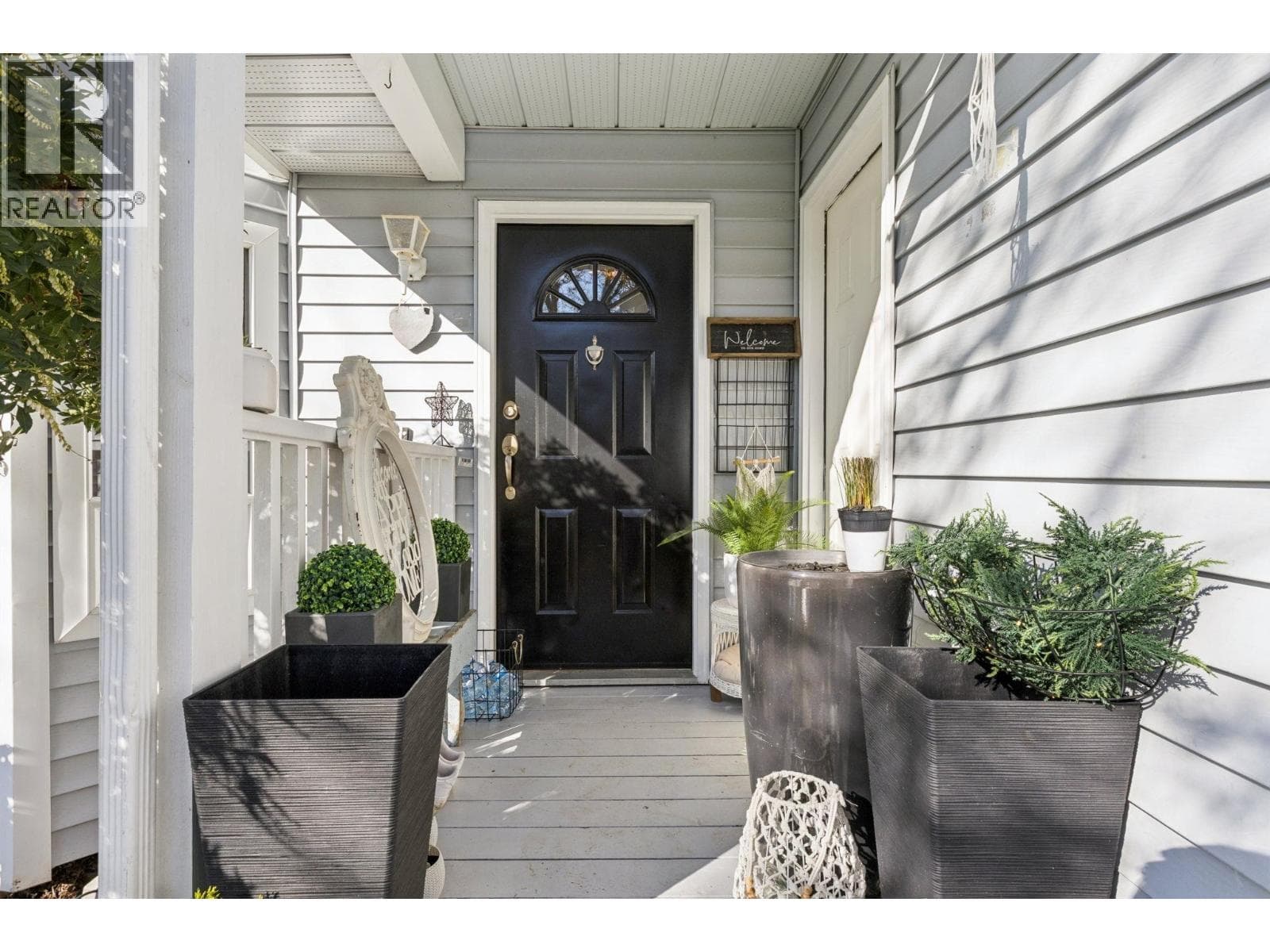 875 PORTEAU PLACE — photo 2