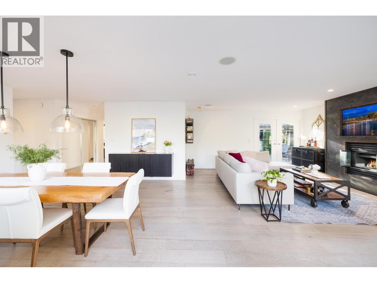 4198 SUNSET BOULEVARD — photo 3