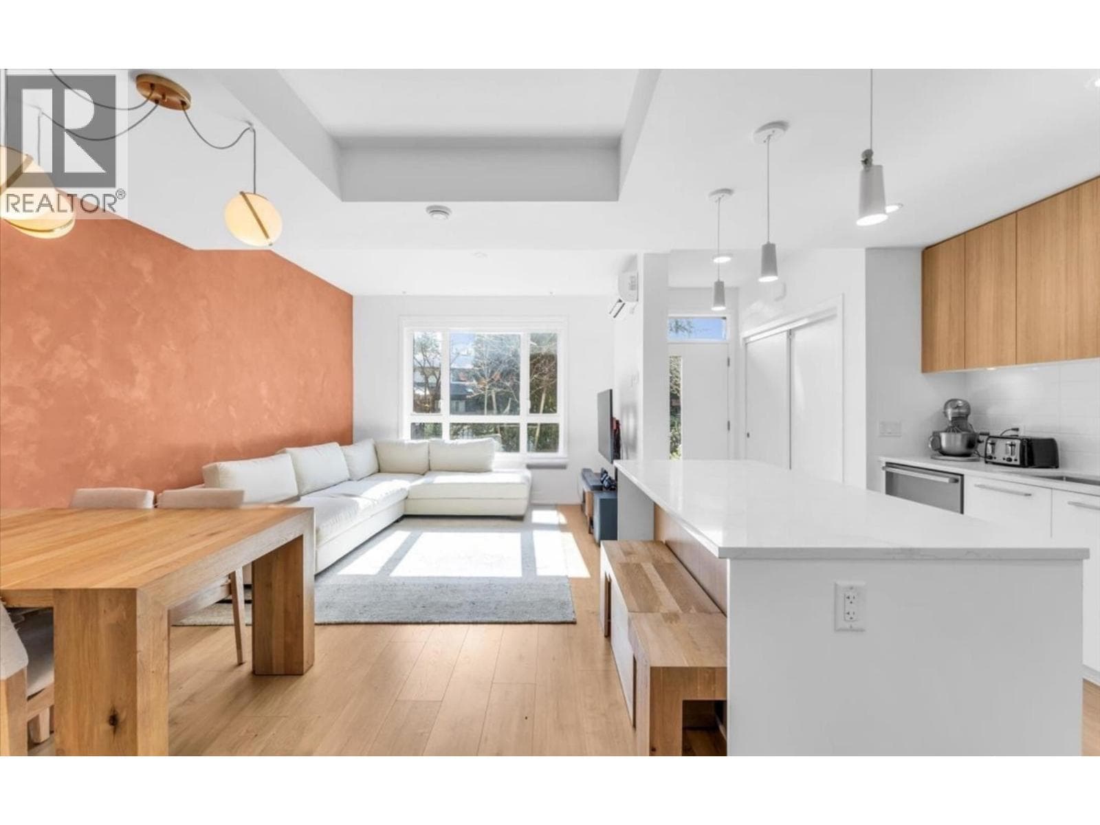 175 2035 GLENAIRE DRIVE — photo 2